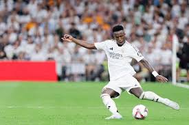 胡明轩15分伯克30+10+6 广东力擒吉林取三连胜.